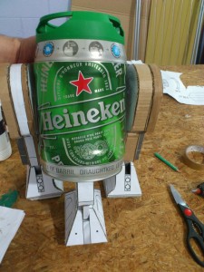 Faire un R2D2 soit même avec un fût de bière Heineken star wars bricolage