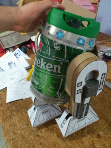 Faire un R2D2 soit même avec un fût de bière Heineken star wars bricolage