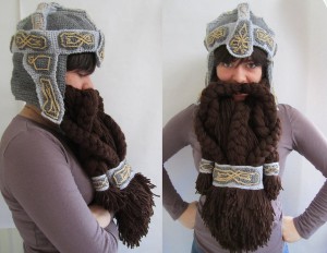Un casque avec barbe de nain qui fait aussi bonnet en laine hiver fille femme the hobbit seigneur des anneaux