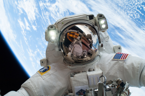 astronaut Mike Hopkinsastronaute sortie spatiale iss station spatiale internationnale gravity