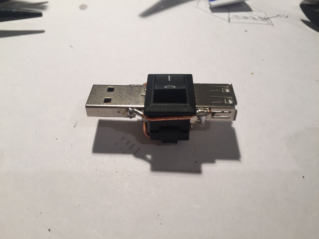 Comment faire un interrupteur pour couper l'alimentation d'un port USB -  Printf