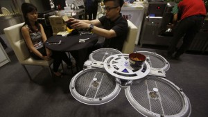 robot drone serveur restaurant